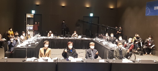 한국장애인연맹(한국DPI)는 30일 서울 여의도 글래드호텔에서 ‘포스트 코로나 시대의 장애인 고용과 노동 환경 개선을 위한 국제 컨퍼런스’를 개최했다.ⓒ에이블뉴스 