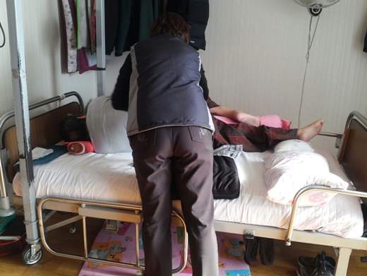 장애인 활동지원사와 장애인(기사 내용과 무관).ⓒ에이블뉴스DB